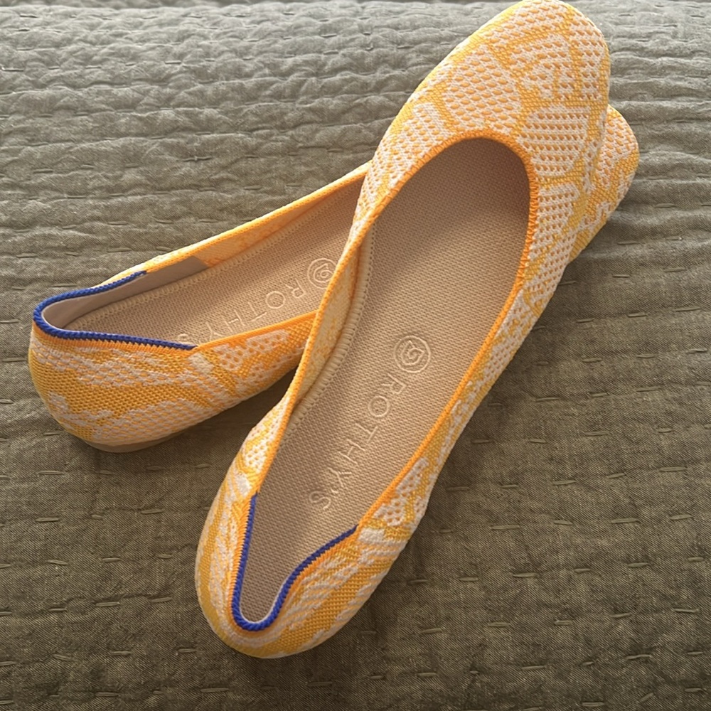 NWOB Rothy's Yellow Sunshine Daisy Print Round Toe Flats - Picture 2 of 7